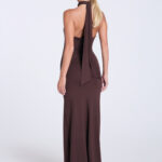 brazowa-sukienka-maxi-wiazana-na-szyi-elegancka-brazowa-maxi