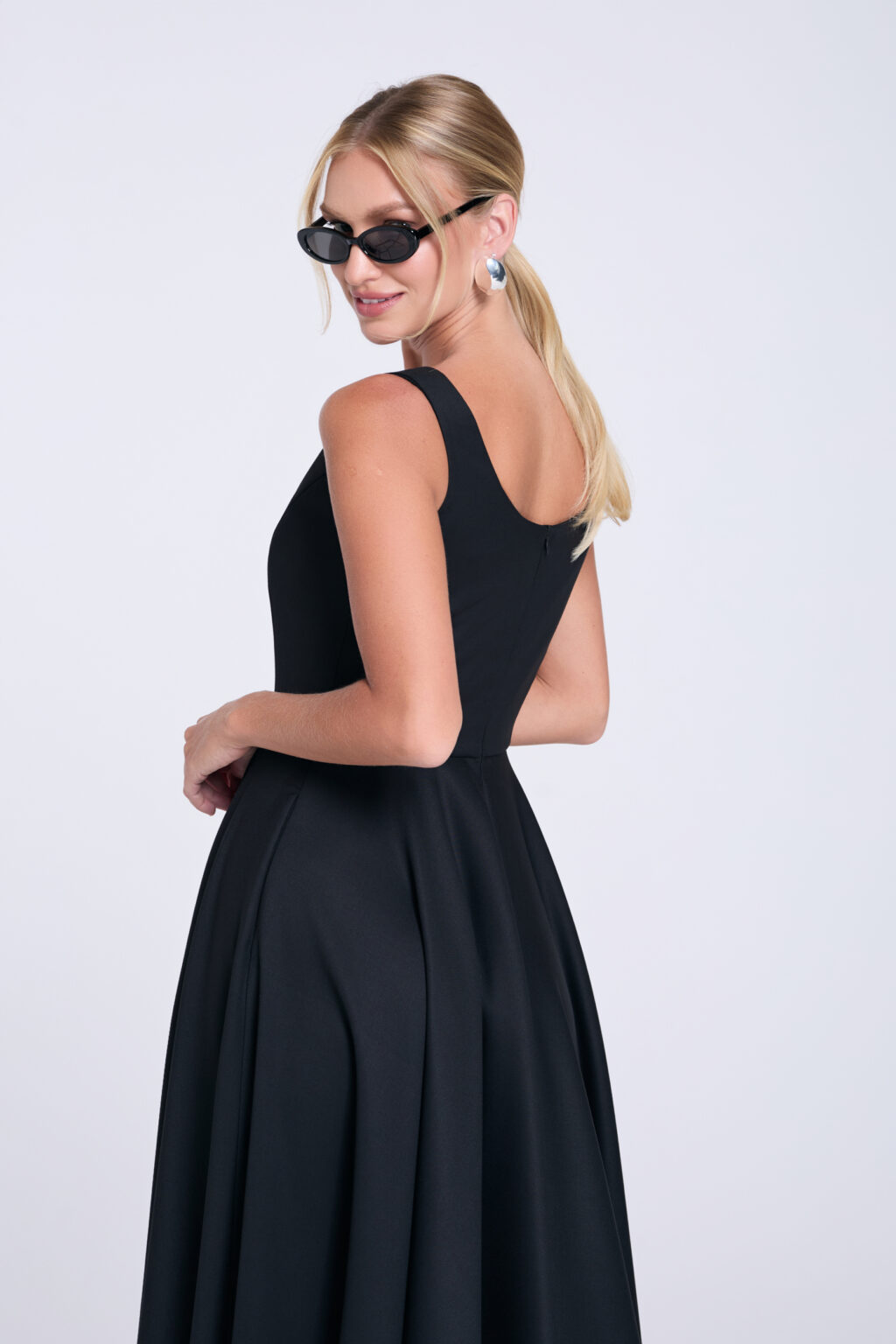 czarna-sukienka-midi-kate-tyl