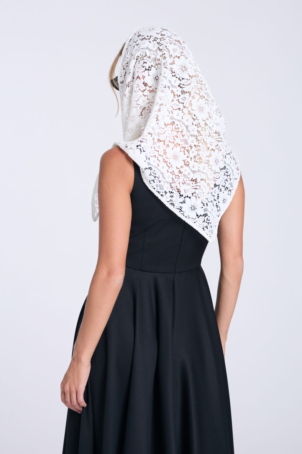 hit-sezonu-biala-koronkowa-chusta