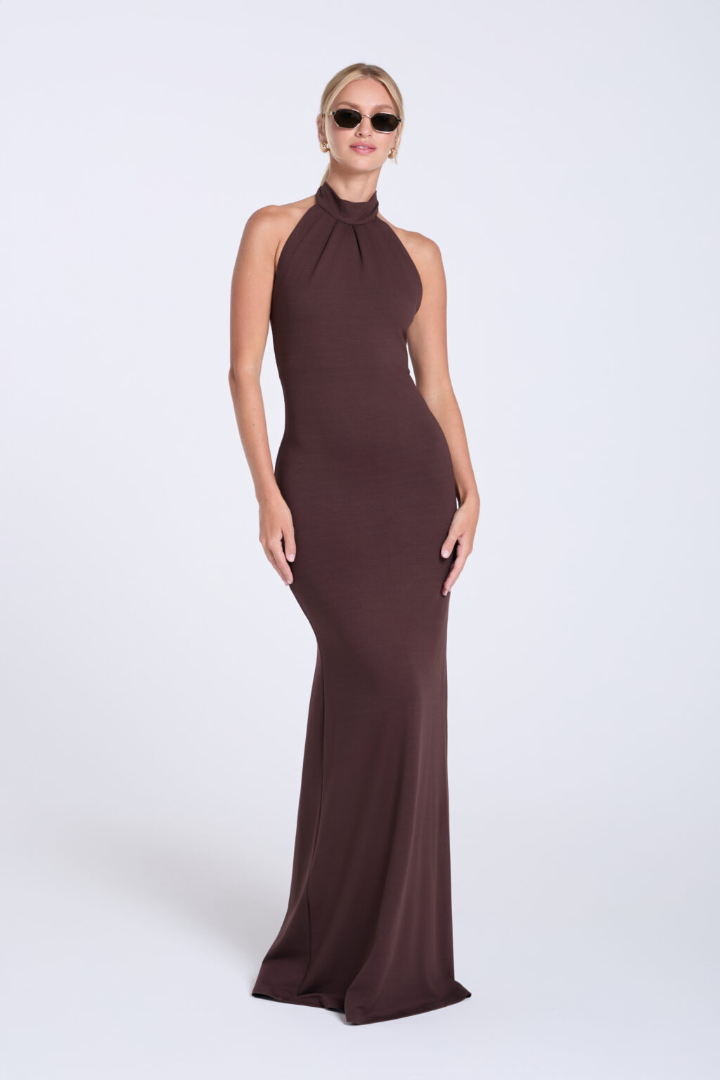 sukienka-maxi-wiazana-na-szyi