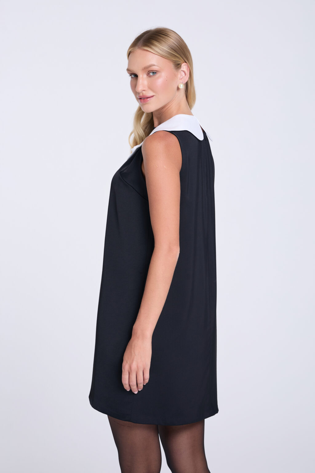 trapezowa-sukienka-damska-z-kolnierzykiem-tyl