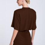 brazowa-sukienka-mini-z-marszczeniem