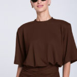 brazowa-sukienka-mini-z-marszczeniem-detal-przod