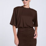 brazowa-sukienka-mini-z-marszczeniem-przod