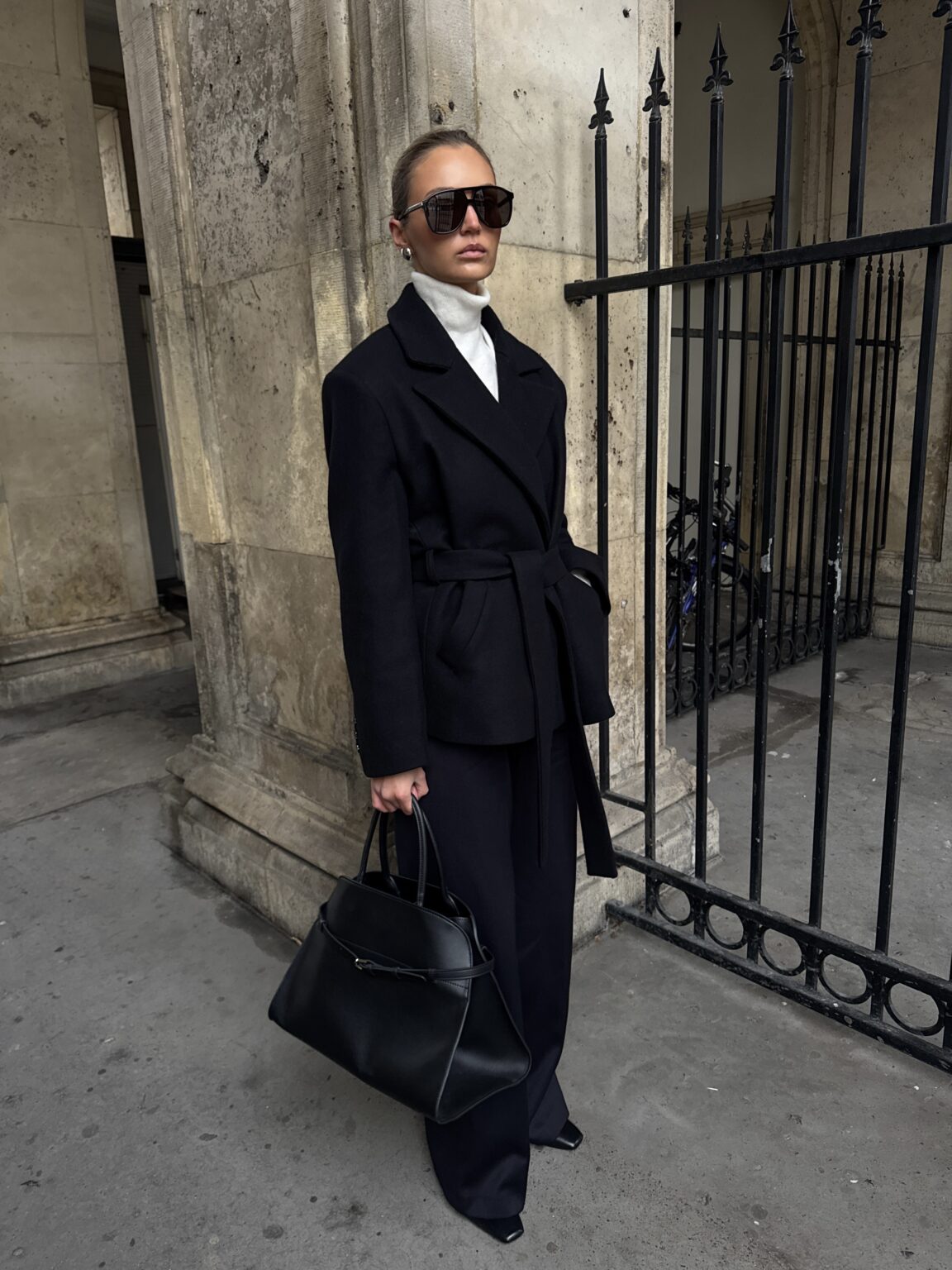 czarna-kurtka-damska-detal