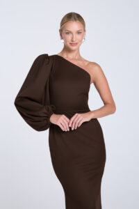 Sukienka asymetryczna z bufiastym rękawem Elen brązowa