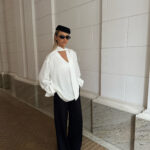 Bluzka-z-szarfa-biala-Mia-czarne-spodnie-damskie