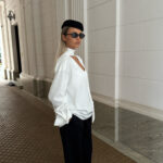 Bluzka-z-szarfa-biala-Mia-spodnie-welna