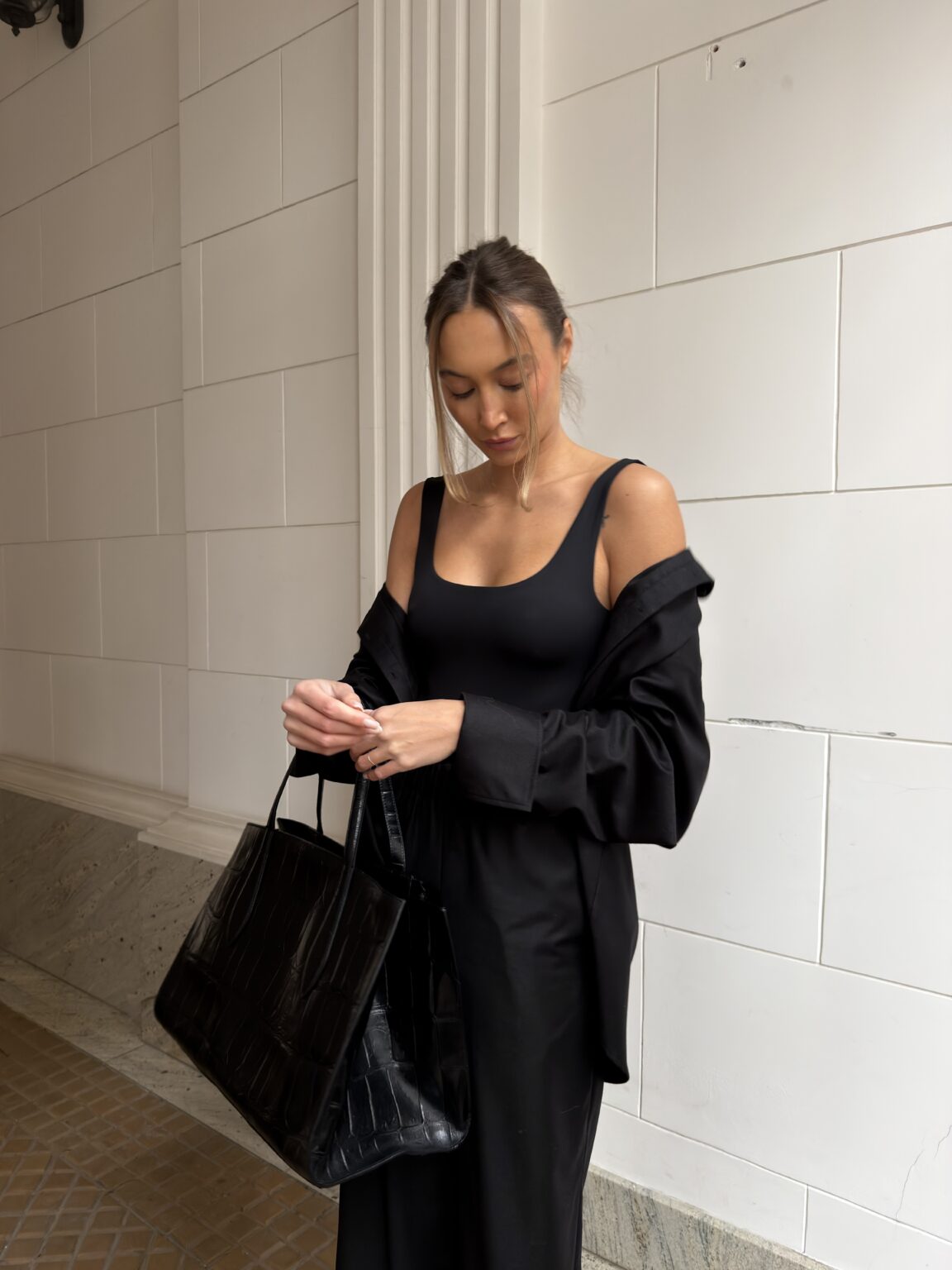 czarna-koszula-ami-detal