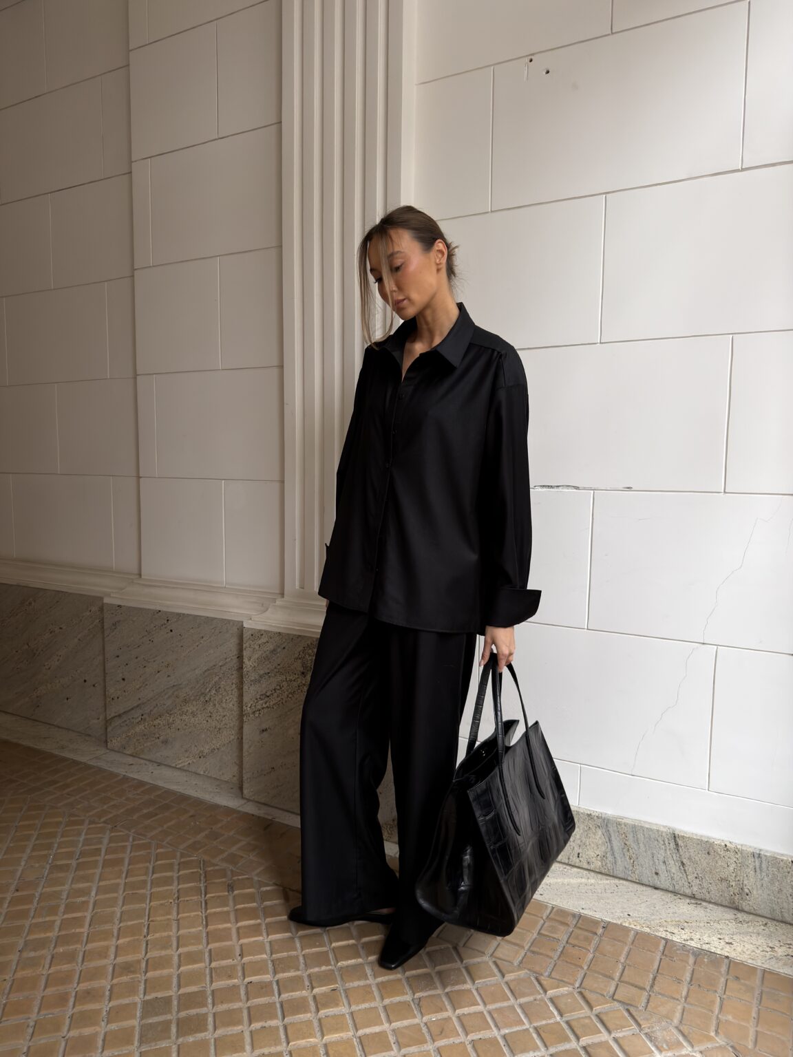 czarny-komplet-z-welny-ami-1