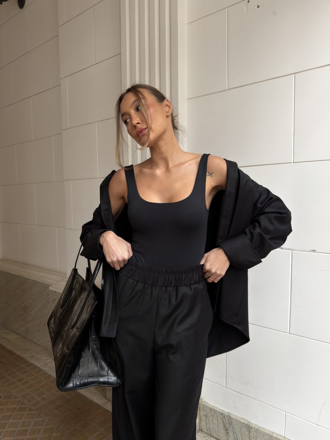 czarny-komplet-z-welny-ami-5