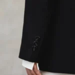 czarna-marynarka-madison-rever-detal-rekaw