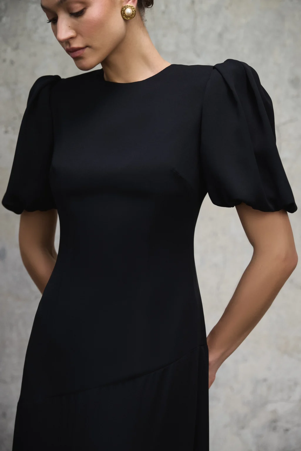 czarna-sukienka-emily-detal