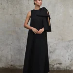 czarna-sukienka-kokarda-amanda-rever