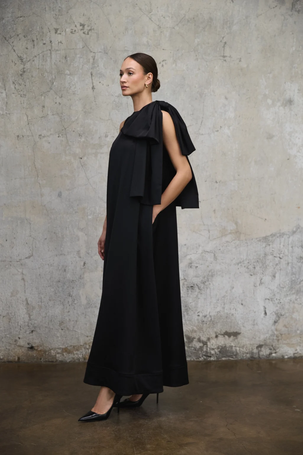 czarna-sukienka-kokarda-amanda-rever-detal