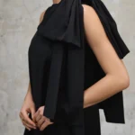 czarna-sukienka-kokarda-amanda-rever-detal-bok