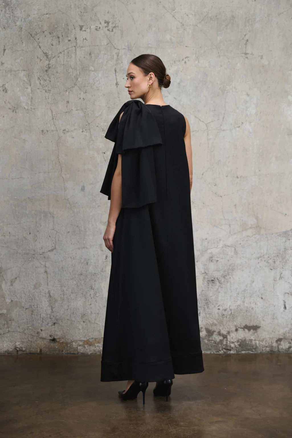 czarna-sukienka-kokarda-amanda-rever-tyl