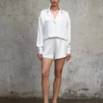 komplet-koszula-szorty-satynowe-aura-perlowa-biel-rever.