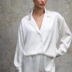 komplet-koszula-szorty-satynowe-aura-perlowa-biel-rever-przod