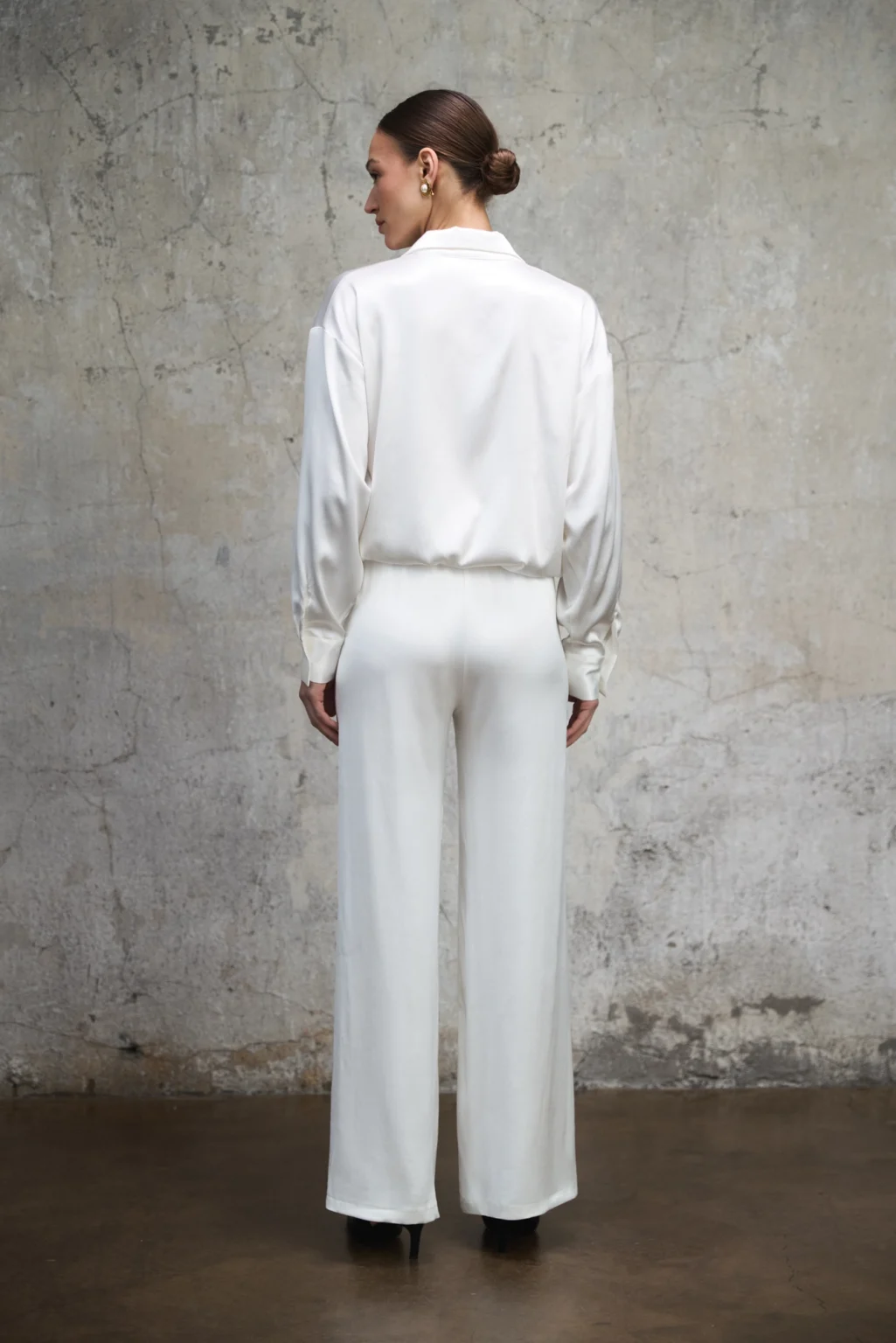 komplet-satynowy-aura-perlowa-biel-rever-tyl