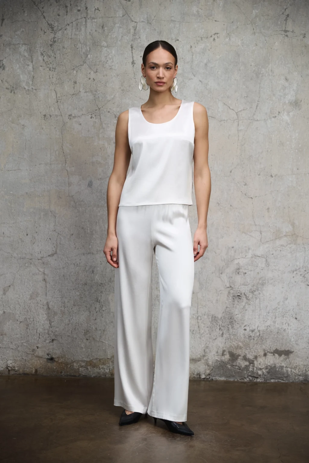 komplet-top-spodnie-satynowe-aura-perlowa-biel-rever