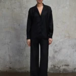 koszula-satynowa-aura-czarna-rever