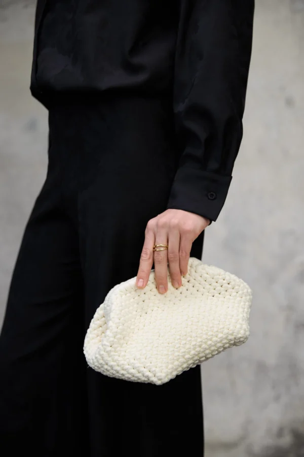 Torebka ręcznie pleciona mała śmietankowa biel