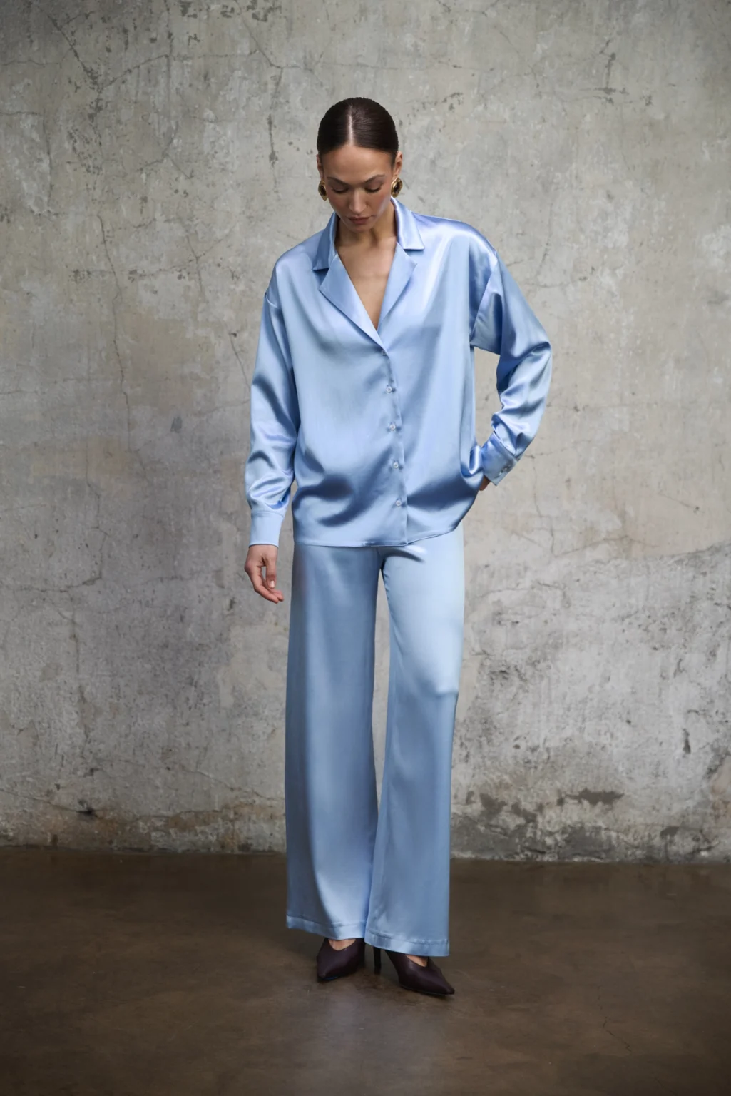 koszula-satynowa-aura-ice-blue-rever-przod