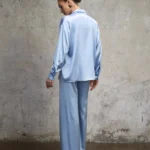 koszula-satynowa-aura-ice-blue-rever-tyl