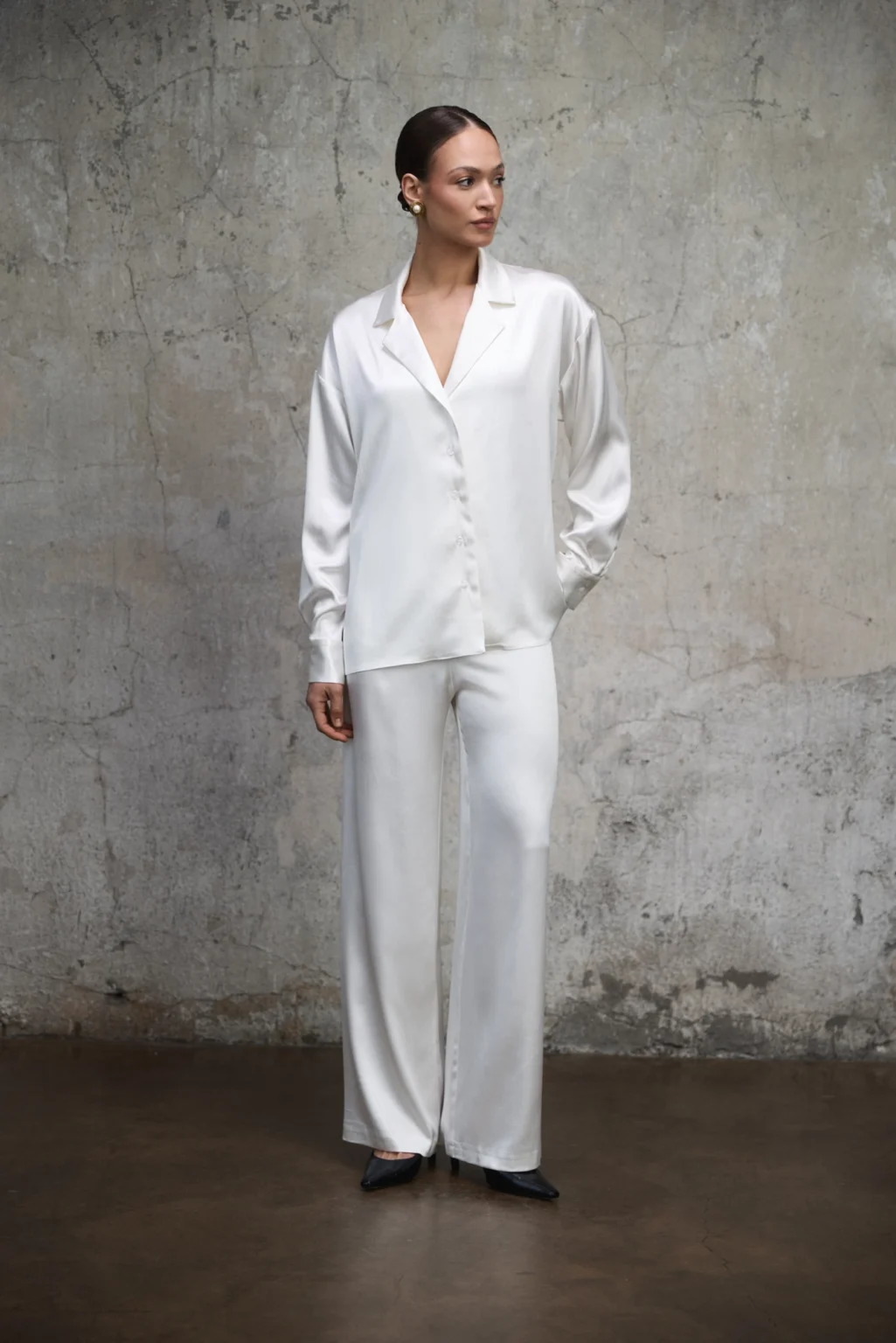 koszula-satynowa-aura-perlowa-biel-rever