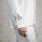 koszula-satynowa-aura-perlowa-biel-rever-detal