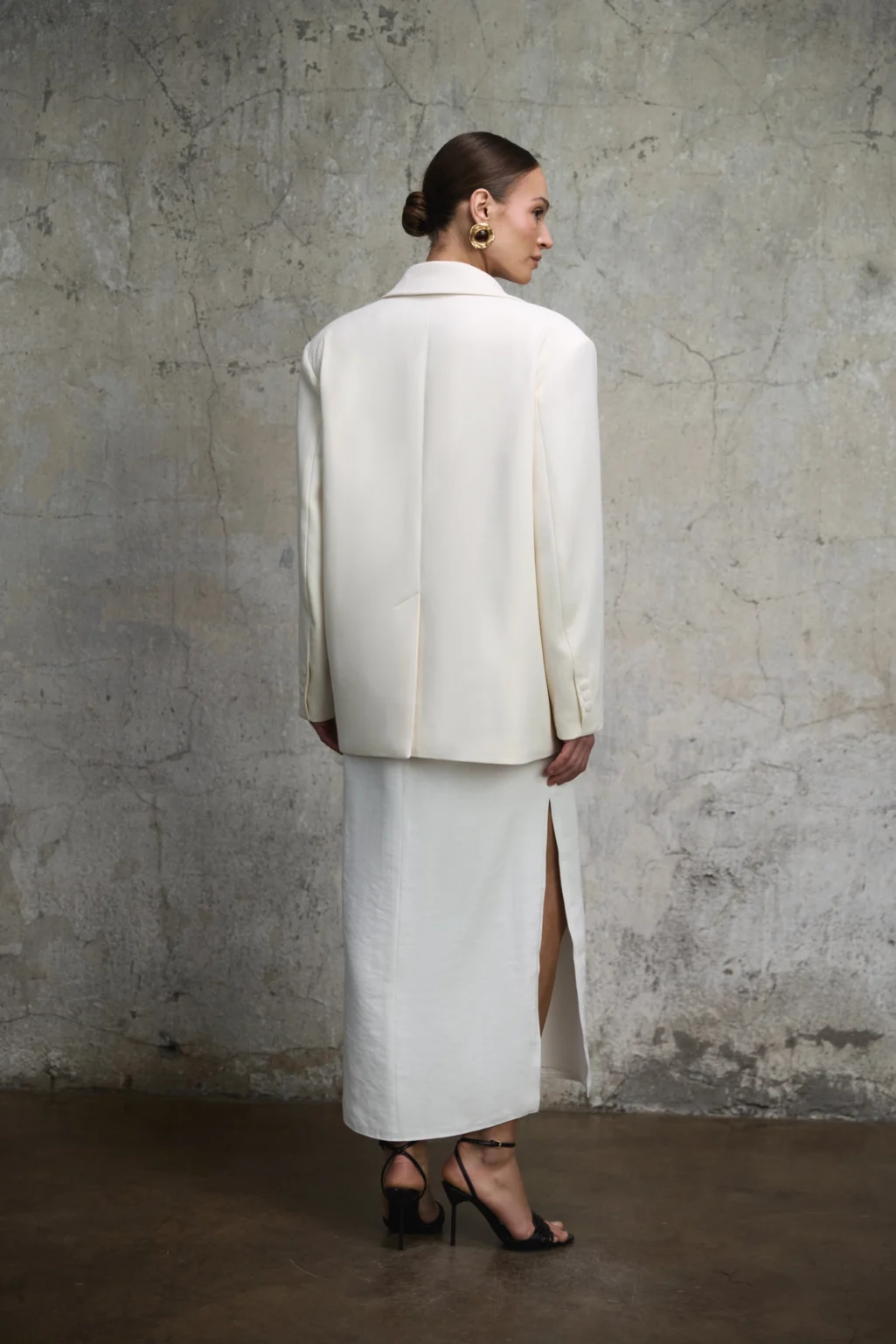 marynarka-welna-monaco-smietankowa-biel-rever-tyl