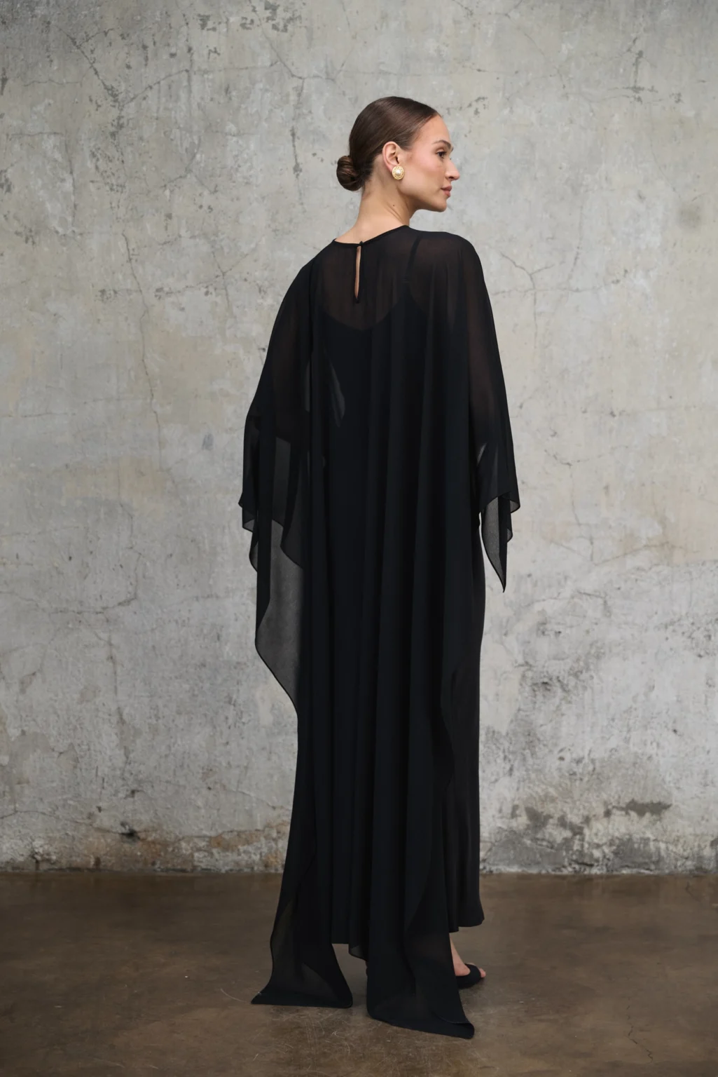 peleryna-ori-czarna-transparentna-wieczorowa-tyl