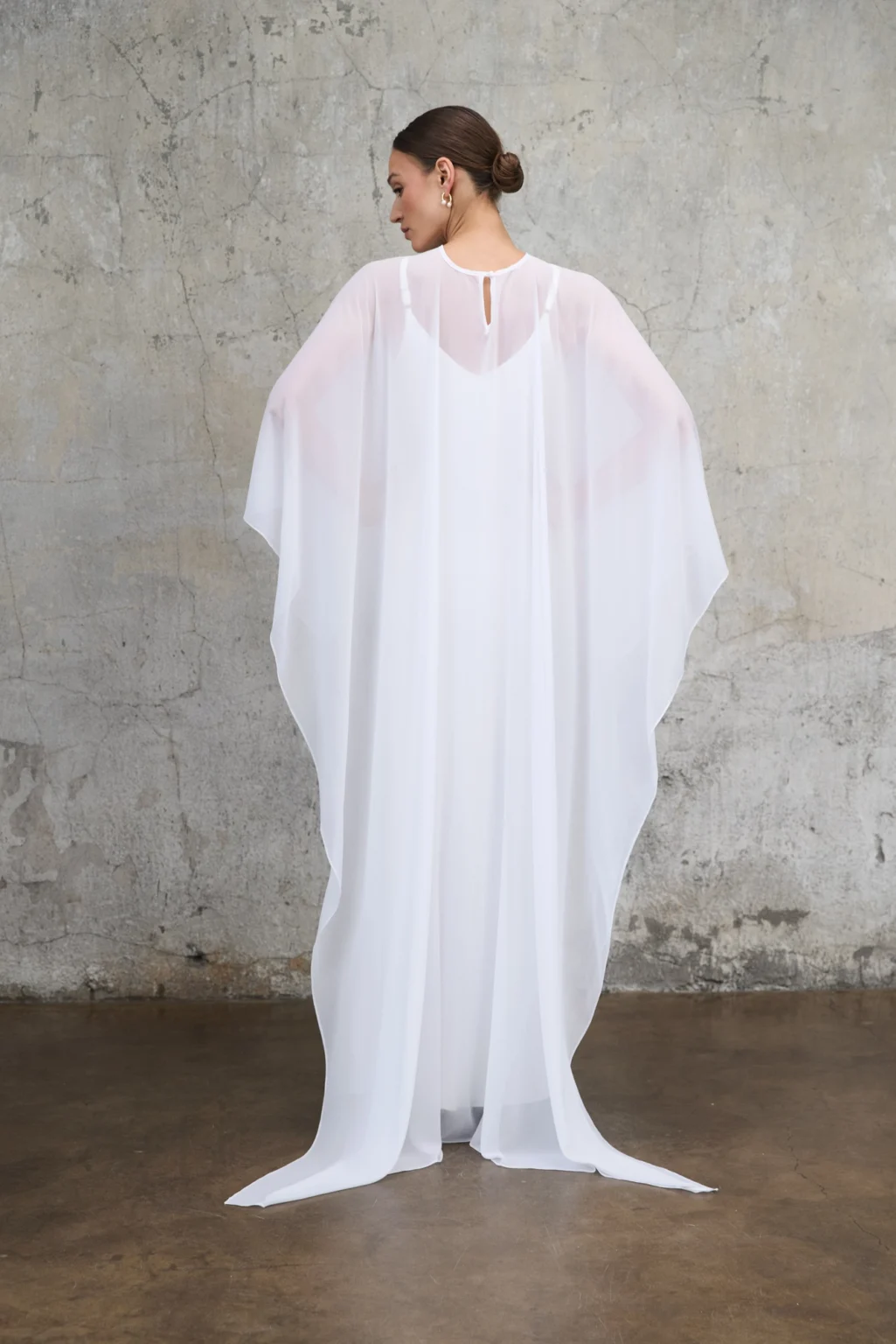 peleryna-ori-perlowa-biel