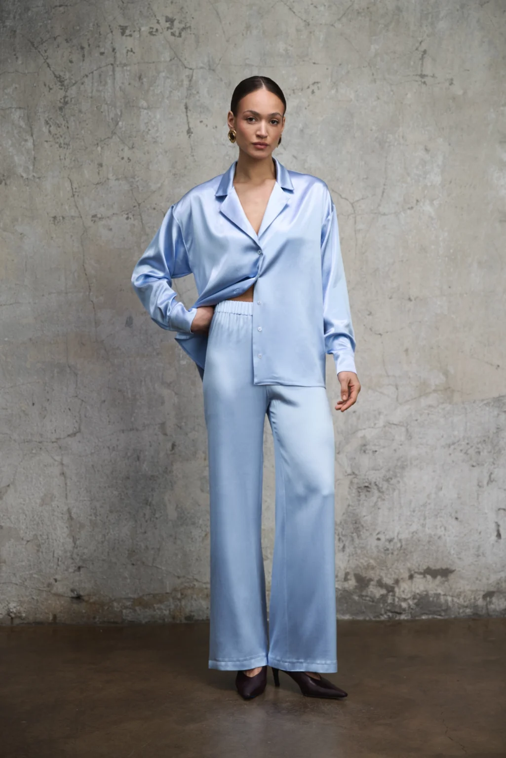 spodnie-satynowe-aura-ice-blue-rever