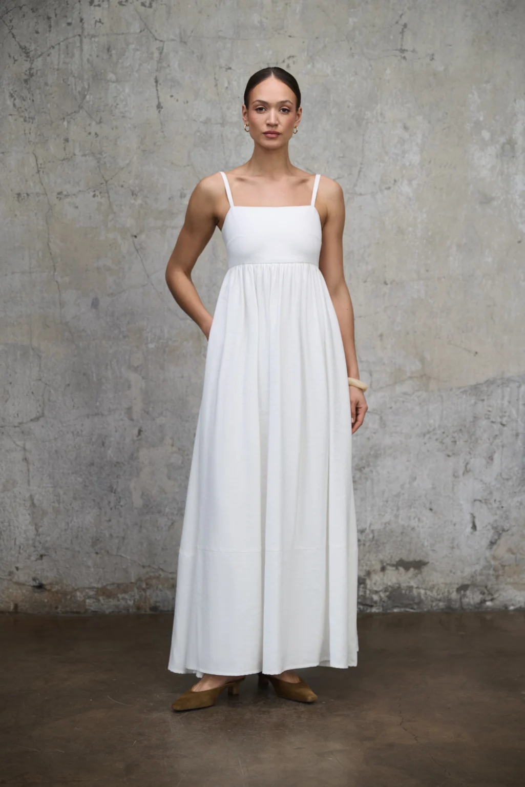 sukienka-emma-biala-letnia-wiskoza-przod