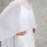 sukienka-ivy-biala-detal-peleryna-ori