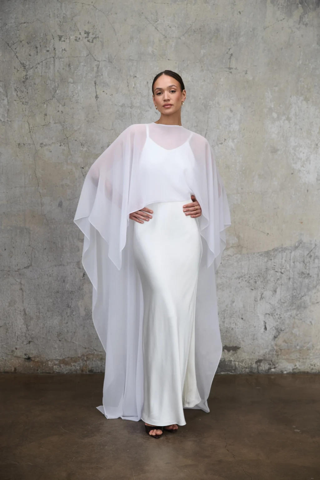 sukienka-ivy-biala-perlowa-biel-rever