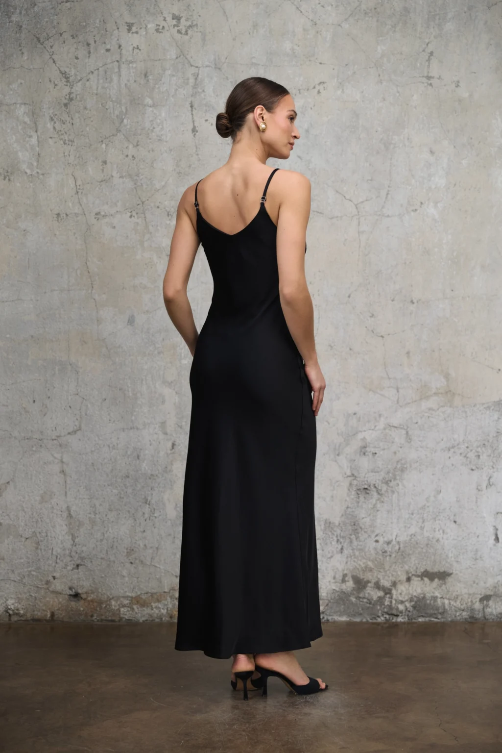 sukienka-ivy-maxi-czarna-tyl-rever