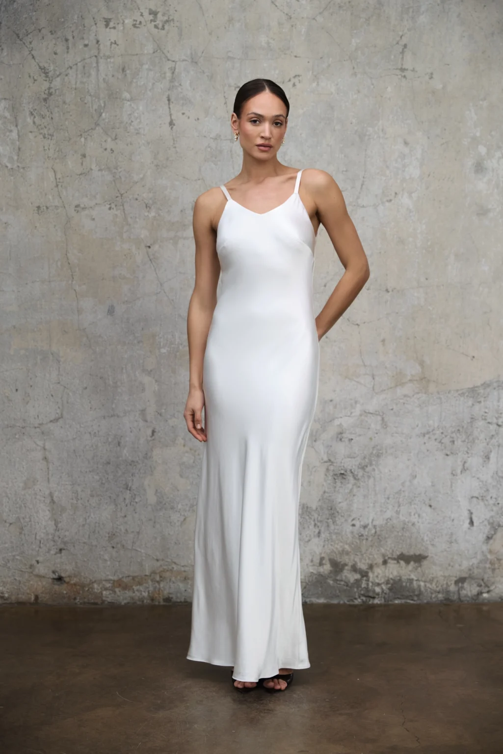 sukienka-ivy-maxi-perlowa-biel