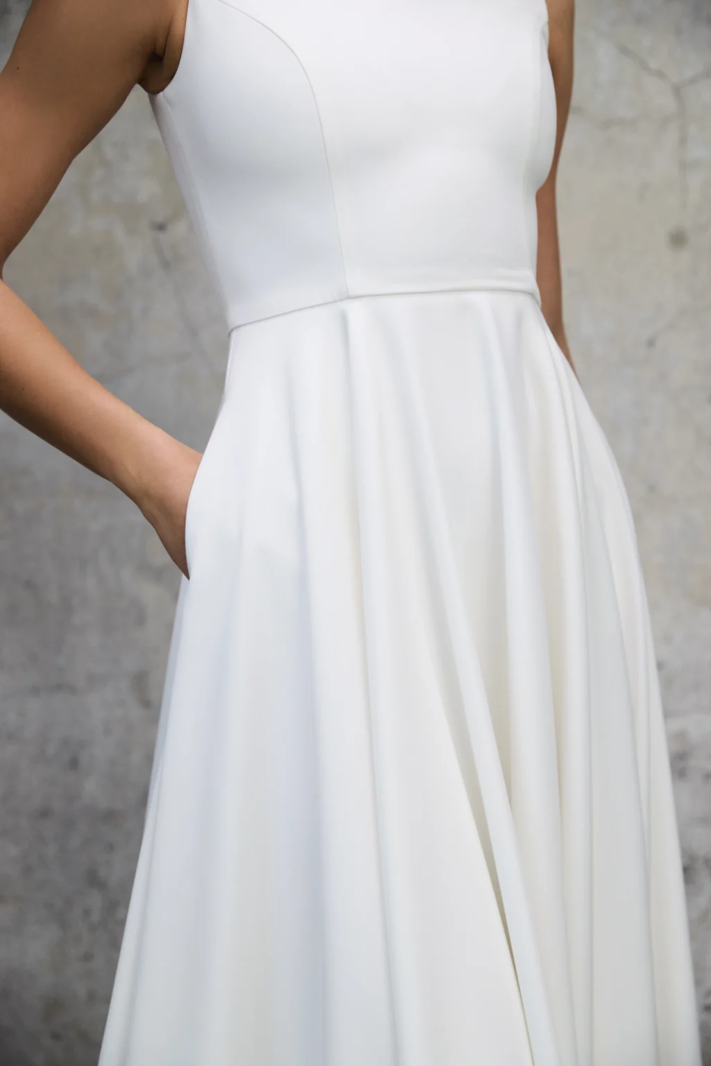 sukienka-kate-midi-biala-detal