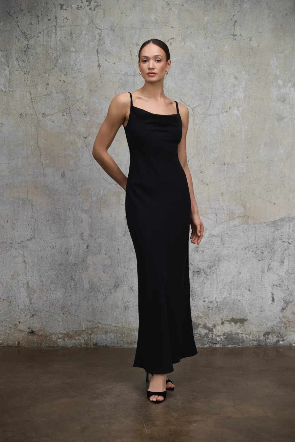 sukienka-maxi-sami-czarna-rever