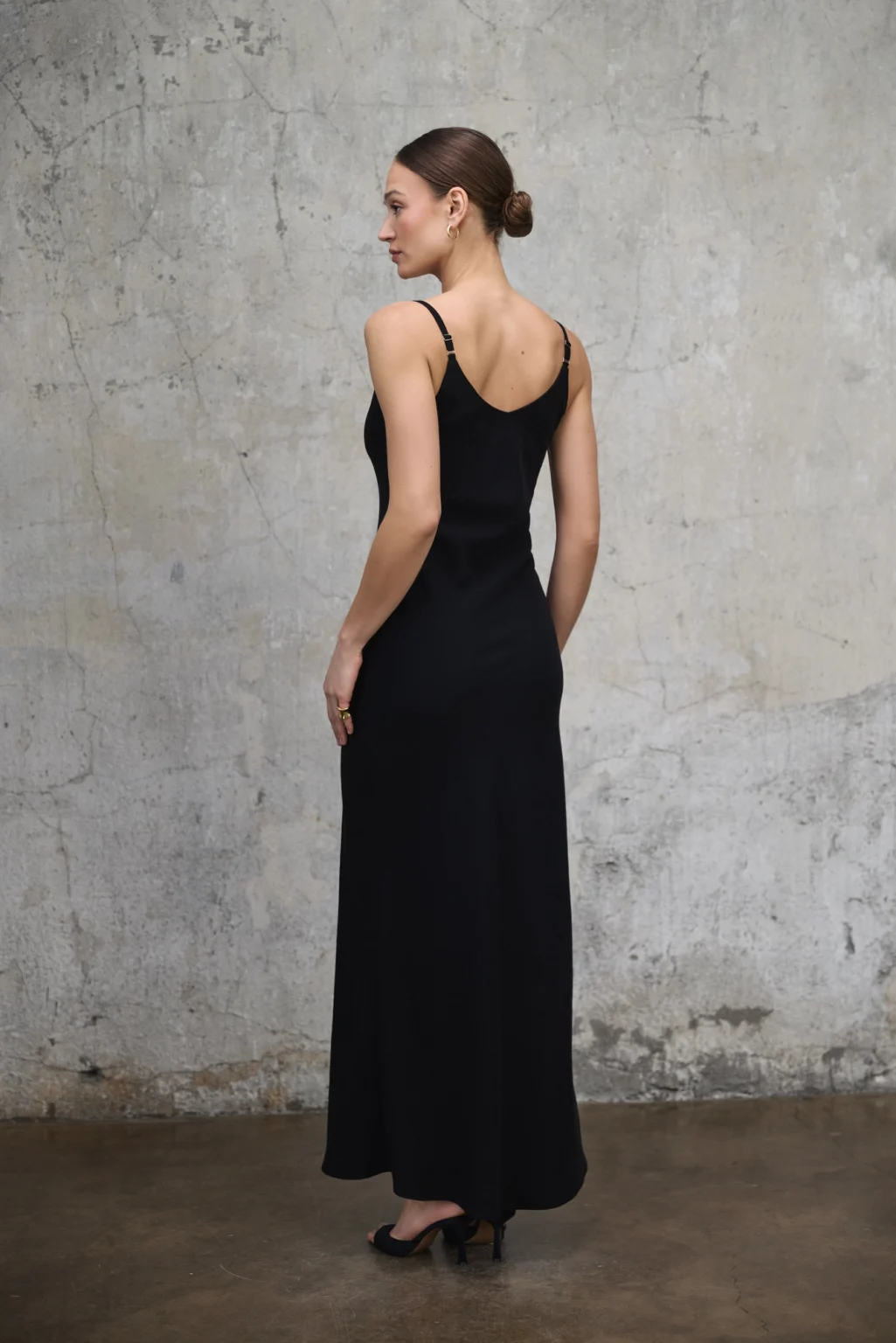 sukienka-maxi-sami-czarna-rever-tyl