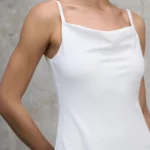 sukienka-maxi-sami-perlowa-biel-rever-detal