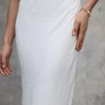 sukienka-maxi-sami-perlowa-biel-rever-detal-przod