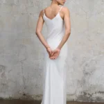 sukienka-maxi-sami-perlowa-biel-rever-detal-tyl