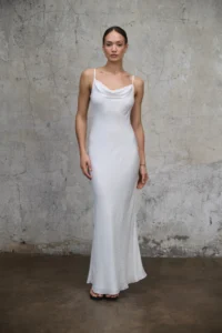 Sukienka Sami perłowa biel