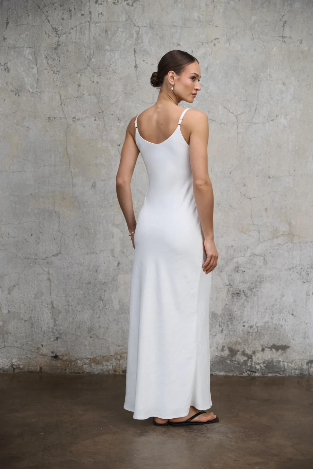 sukienka-maxi-sami-perlowa-biel-rever-tyl