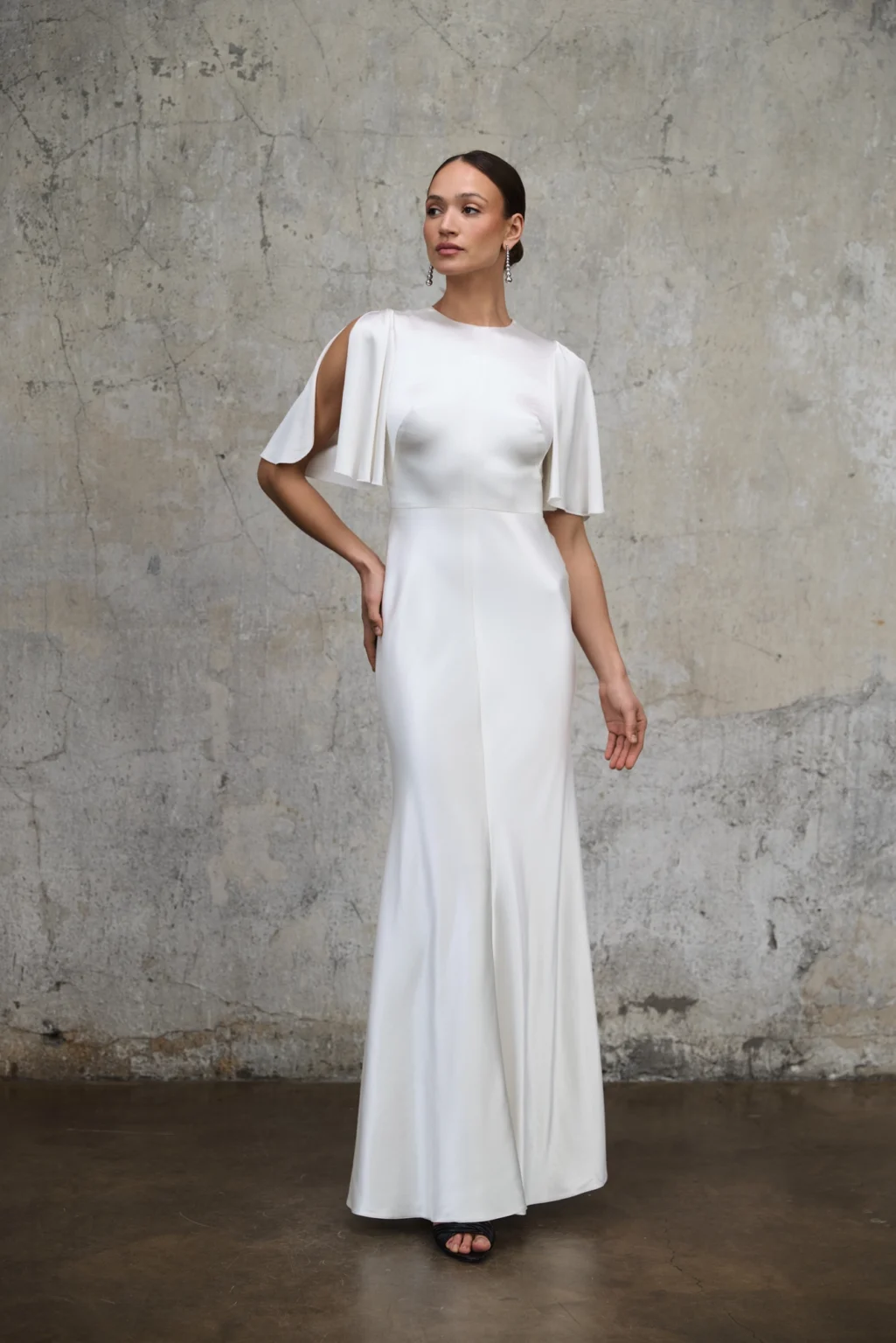 sukienka-nina-maxi-perlowa-biel-satynowa