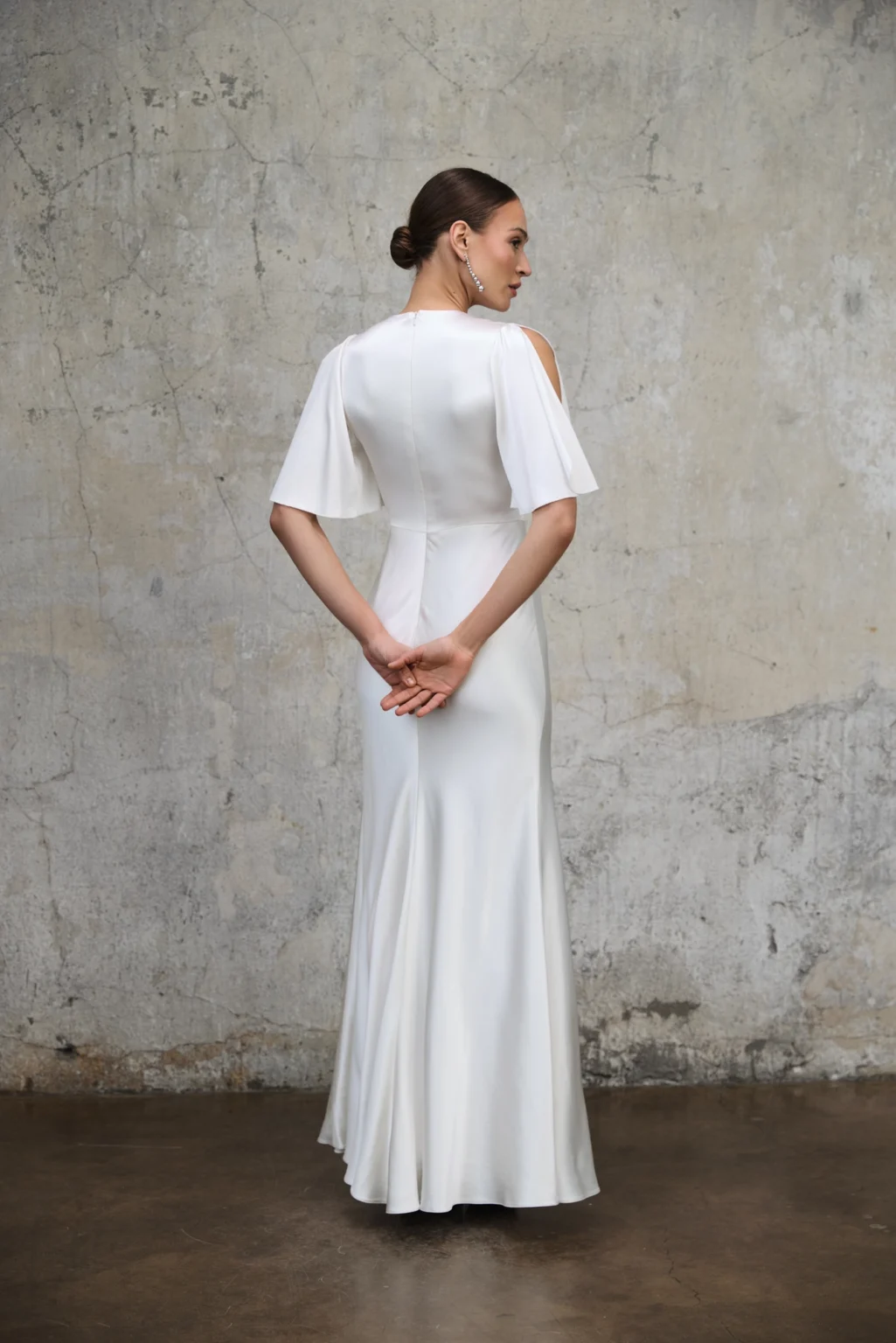 sukienka-nina-maxi-perlowa-biel-satynowa-tyl